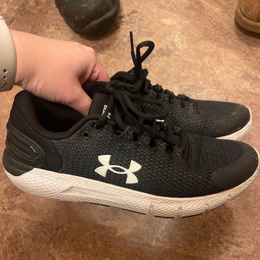UA charged rogue sneakers‎